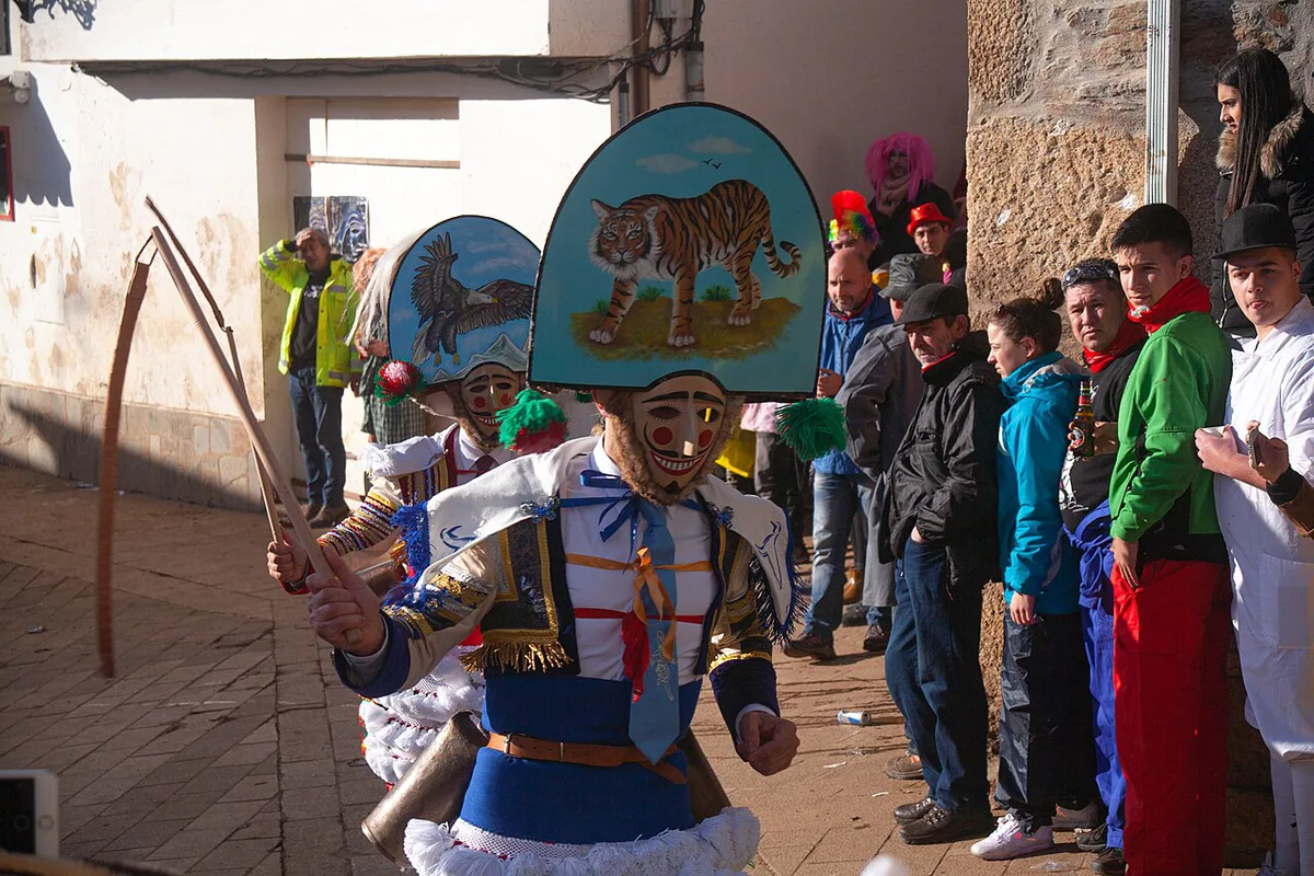 Laza Carnival Os Peliqueiros Costume 1 — 2