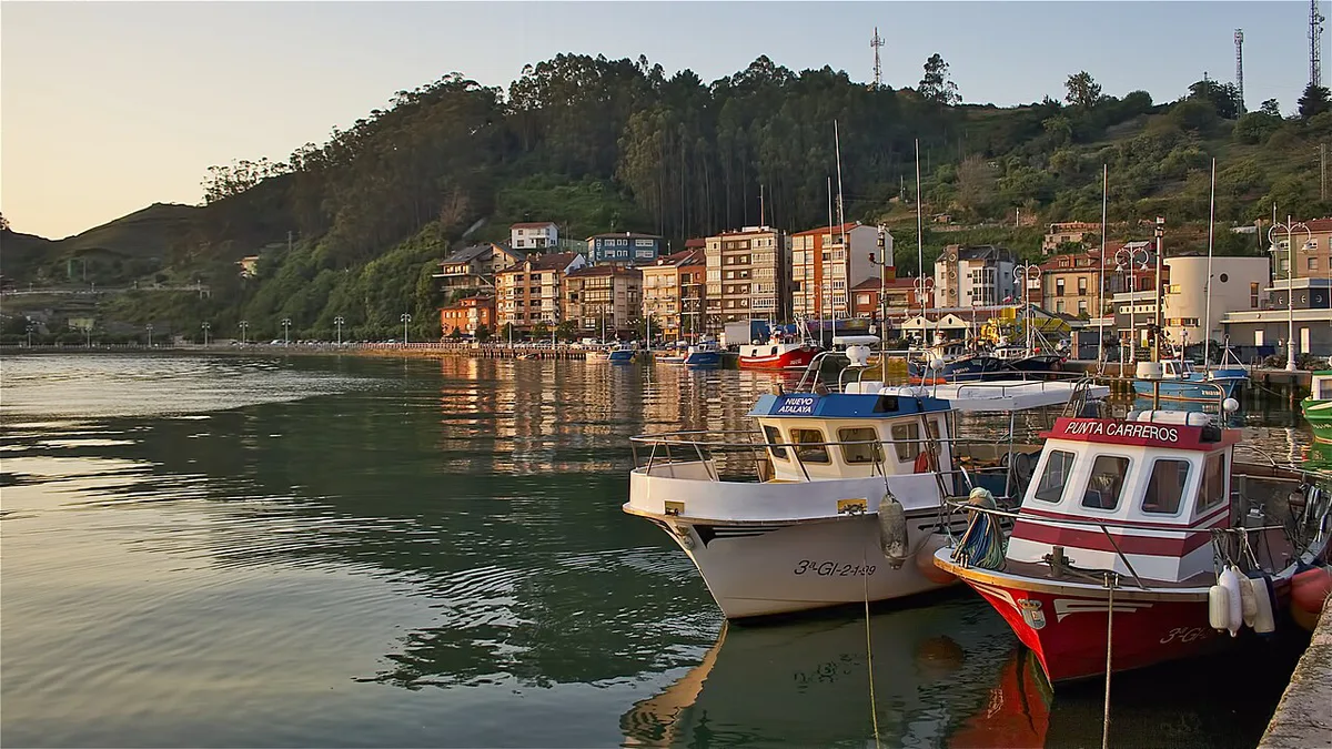 Ribadesella Asturias (5977869345) — 1