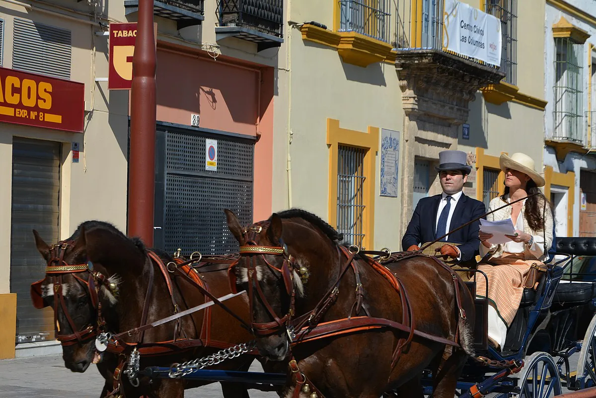 Lantern-lit casetas and crowds at the Feria de Abril fairground in Seville — 2