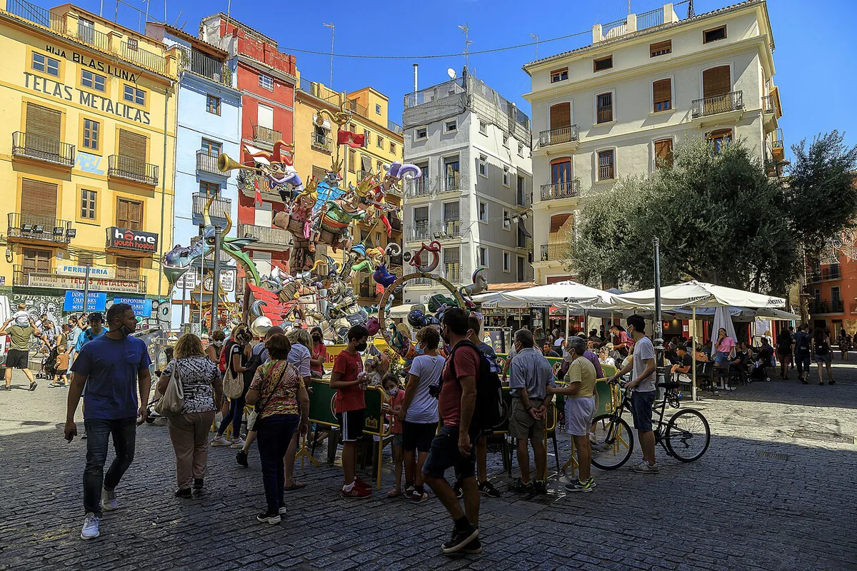Light color people ..... Fallas — 2