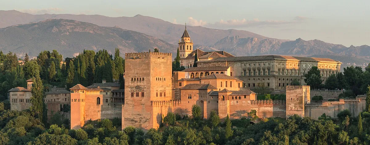 Alhambra evening panorama Mirador San Nicolas sRGB-1 (cropped) — 2