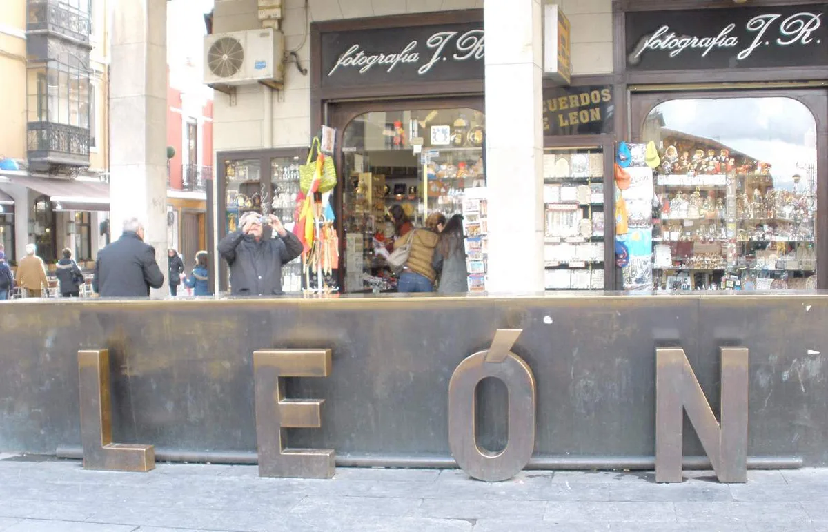 León - Plaza de la Regla 1 — 1